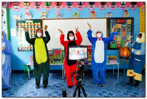 โรงเรียนอนุบาลวาริน!!จัดเต็ม เพิ่มสีสัน แต่งตัวการ์ตูนสอนออนไลน์ - Timenews